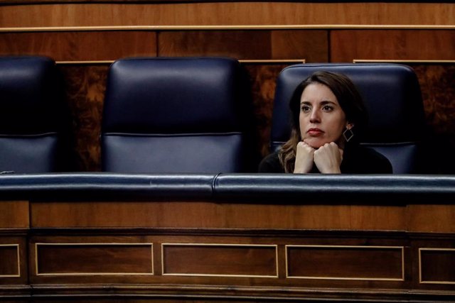 La ministra de Igualdad, Irene Montero, durante una sesión plenaria en el Congreso de los Diputados, a 24 de noviembre de 2022, en Madrid (España). Los Presupuestos Generales del Estado (PGE) para 2023 llegaron al Pleno del Congreso de los Diputados el lu