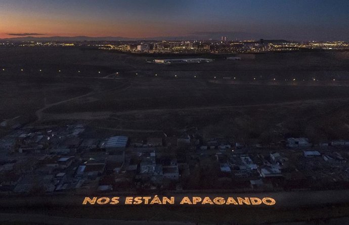 Archivo - Vecinos y miembros de la plataforma 'Luz para la Cañada' se reunirán con eurodiputados para explicarles su situación