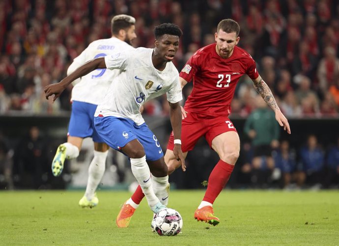 Archivo - Aurelien Tchouameni of France, Pierre-Emile Hojbjerg of Denmark during the UEFA Nations League, League A - Group 1 football match between Denmark and France on September 25, 2022 at Parken Stadium in Copenhagen, Denmark - Photo Jean Catuffe / 