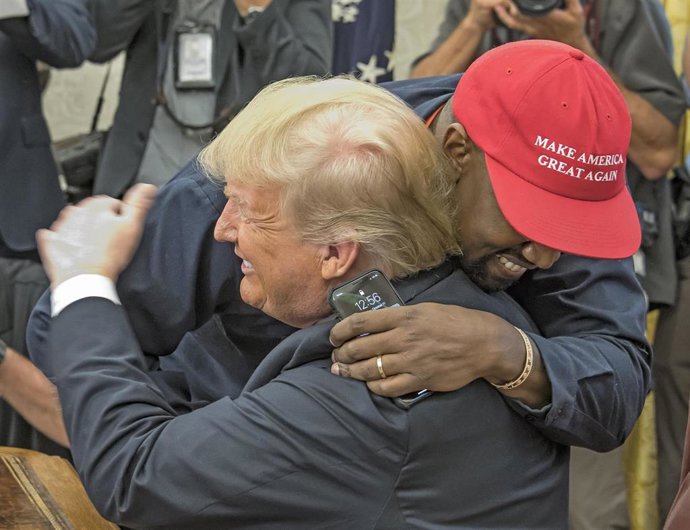 Archivo - El rapero Kanye West visita en el despacho oval al presidente de Estados Unidos, Donald Trump