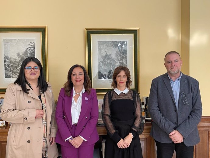 Reunión con la cónsul de Ecuador, Diana Veloz