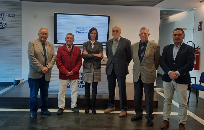 Representantes de los colegios oficiales profesionales de Córdoba en su visita a Rabanales 21.