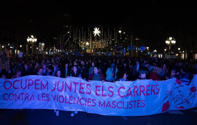 Cabecera de la manifestación del 25N en Barcelona