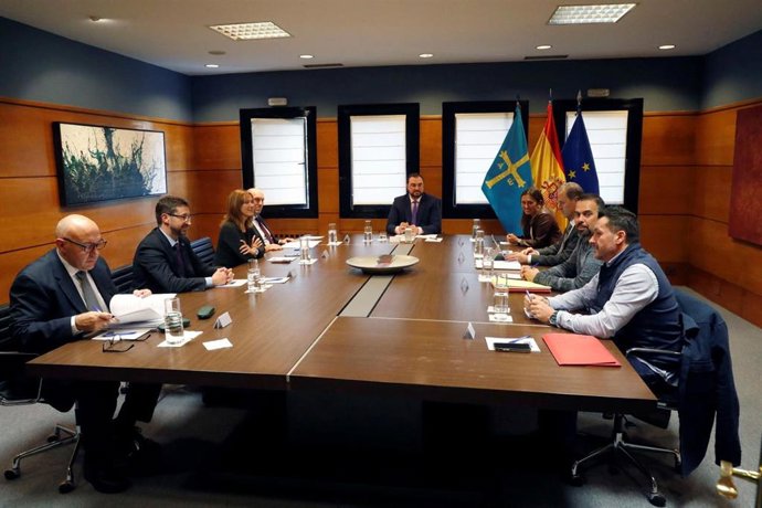Reunión del Gobierno asturiano con los agentes sociales por la concertación social.