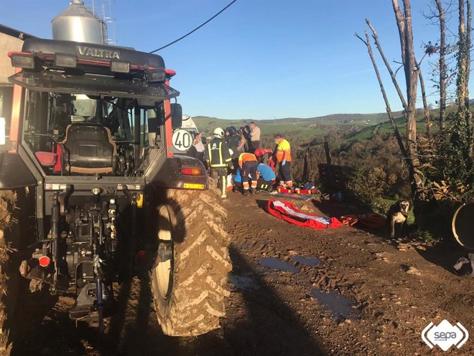 Accidente con un tractor en Tineo