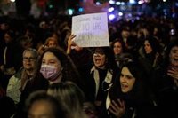 Miles de personas se manifiestan en España contra la violencia machista, con gritos de dimisión y apoyo a Irene Montero