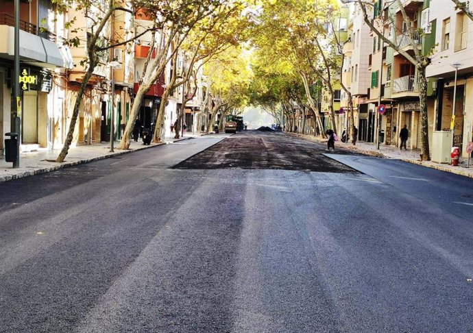 Cort finaliza el asfaltado de la calle Reis Catlics entre calle Aragón y plaza Miquel Dol