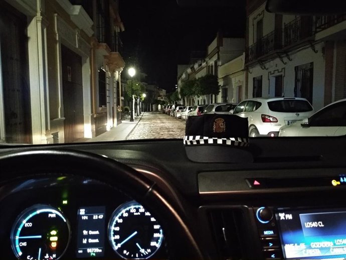 Agentes patrullando La Puebla del Río