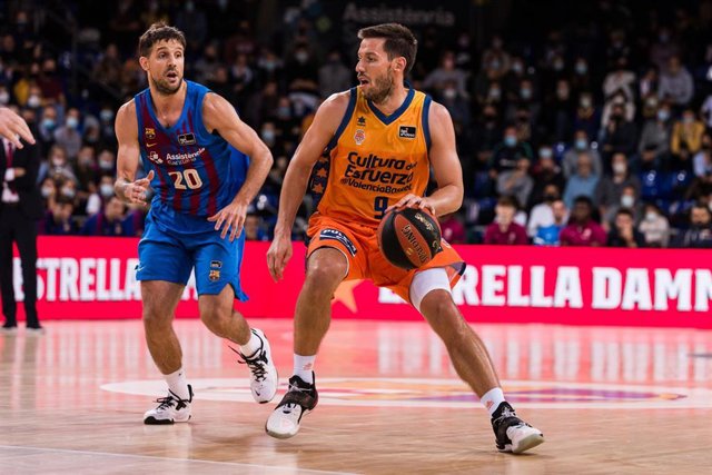 Archivo - Sam van Rossom en un FC Barcelona-Valencia Basket en el Palau Blaugrana