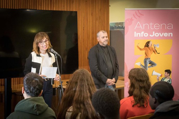 Un total de 71 chicos y chicas atenderán las 49 Antenas Info Joven de la capital aragonesa.