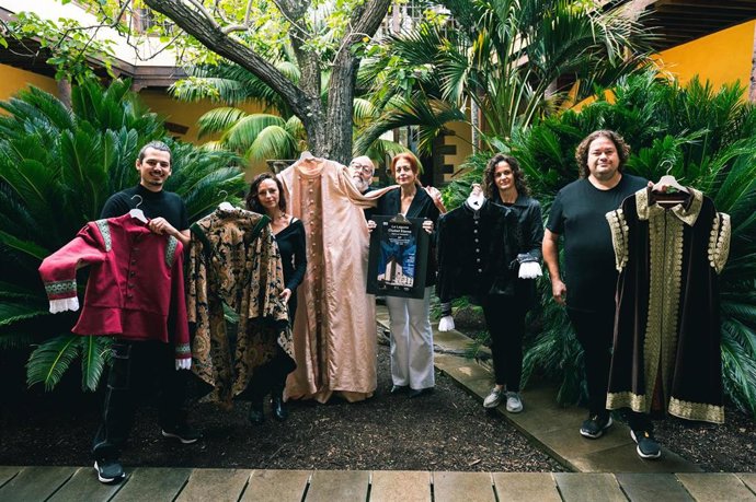 La concejal de Patrimonio Histórico de La Laguna, Elvira Jorge, y Burka Teatro