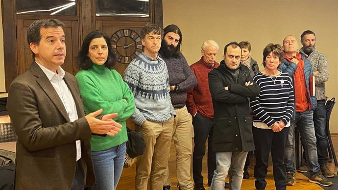 El consejero Irujo y la directora general Itoiz durante su intervención en el I Encuentro de Comunidades Ciudadanas de Energía