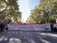Miles de personas se manifiestan en Andalucía en contra la privatización de la sanidad