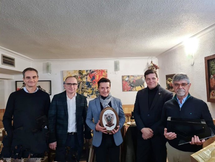 Diego Urdiales recibe el premio al mejor quite de la feria de San Mateo 2021