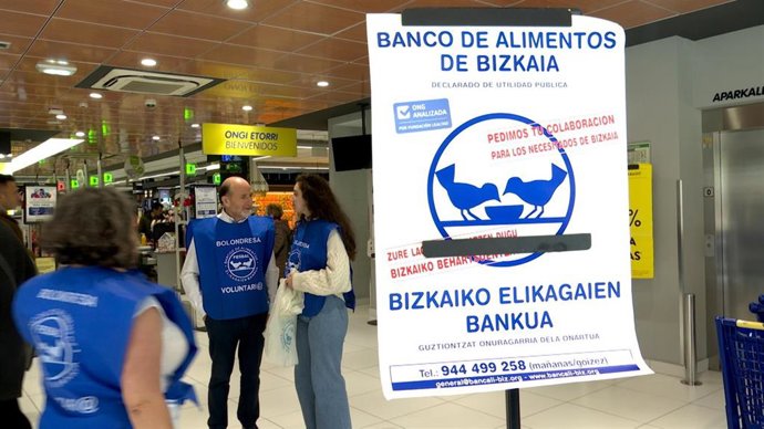 Jornada de recogida del Banco de Alimentos de Bizkaia en un supermercado bilbaíno