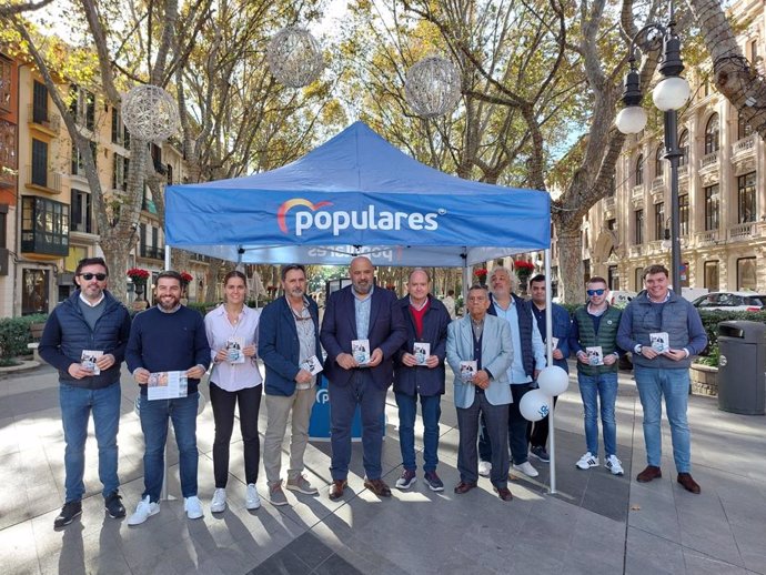 El presidente del PP de Palma, Jaime Martínez, presenta su plan para "acabar con el deterioro de la imagen del Casc Antic"