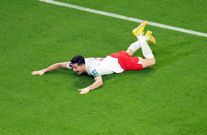 Robert Lewandowski celebra su gol en el Polonia-Arabia Saudí