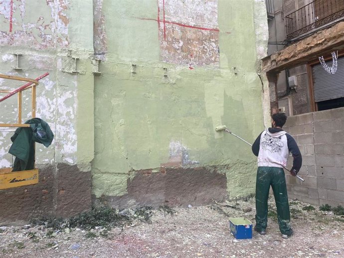 Inicio de los trabajos de pintura de arte urbano en Calatayud.