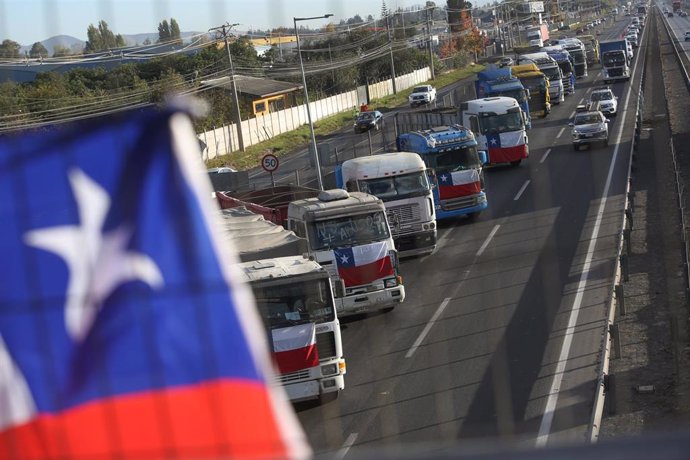 Archivo - Paro de transportistas en Chile 