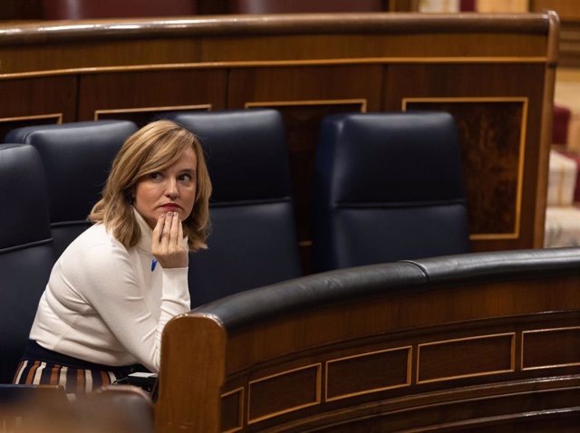 La ministra de Educación y portavoz de la dirección del PSOE, Pilar Alegría, en una sesión plenaria en el Congreso de los Diputados, a 23 de noviembre de 2022, en Madrid (España). 