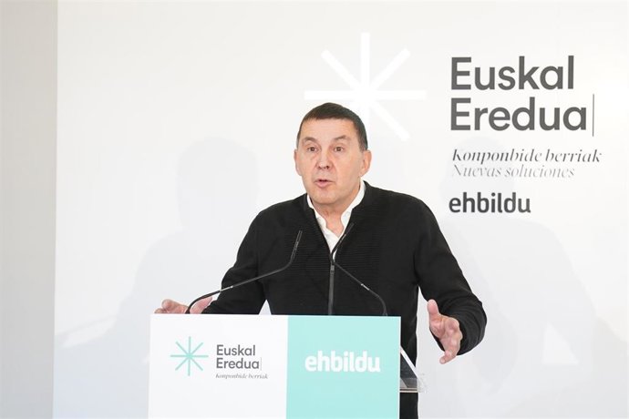 El coordinador de EH Bildu, Arnaldo Otegi, durante la presentación de la 'Estratgia Energética para Hego Euskal Herria' de la coalición soberanista