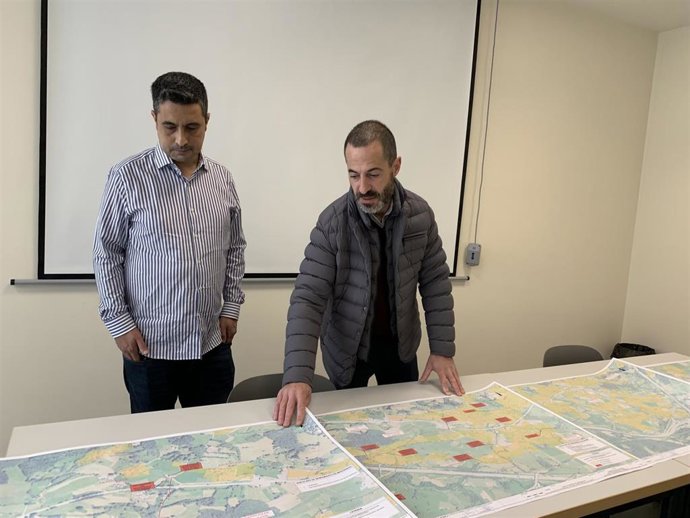 El alcalde de Siero, Ángel García, y el concejal de Infraestructuras Urbanas, Mantenimiento y Conservación de Inmuebles Municipales y Medio Ambiente, Javier Rodríguez.