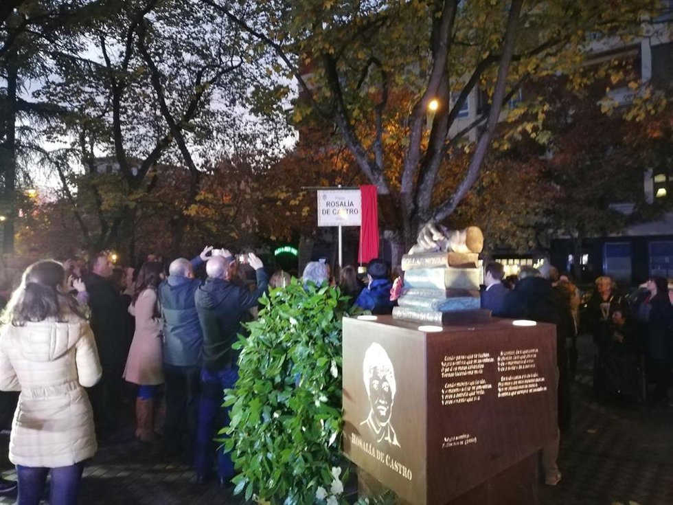 Inauguración en Pamplona de la plaza Rosalía de Castro