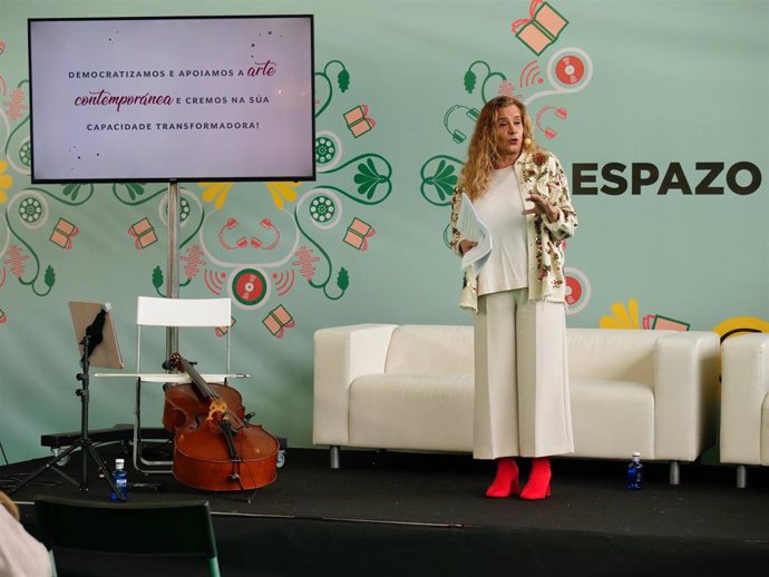 La presidenta de la Diputación de Pontevedra, Carmela Silva, presenta el programa cultural de la institución para el 2023 en la feria Culturgal.