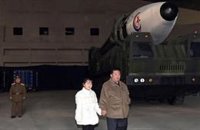 Kim Jong Un exalta el programa nuclear norcoreano en otra inspección pública de un misil intercontinental