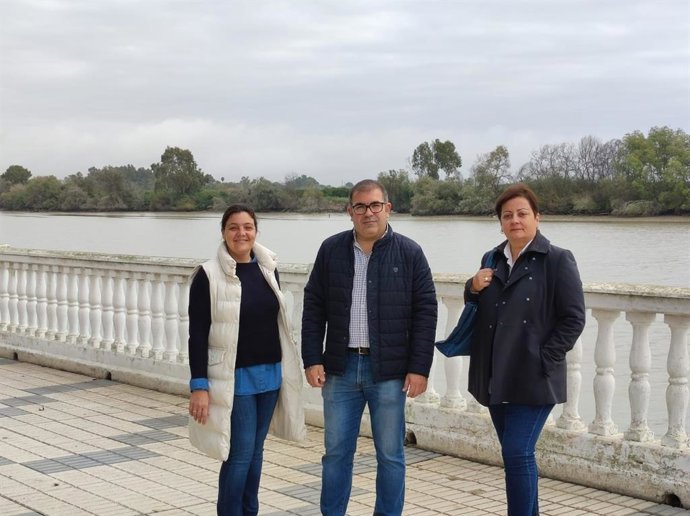 PP de Coria del Río (Sevilla) alerta del plan del alcalde "de cambiar la estética del paseo fluvial" y pide paralizarlo