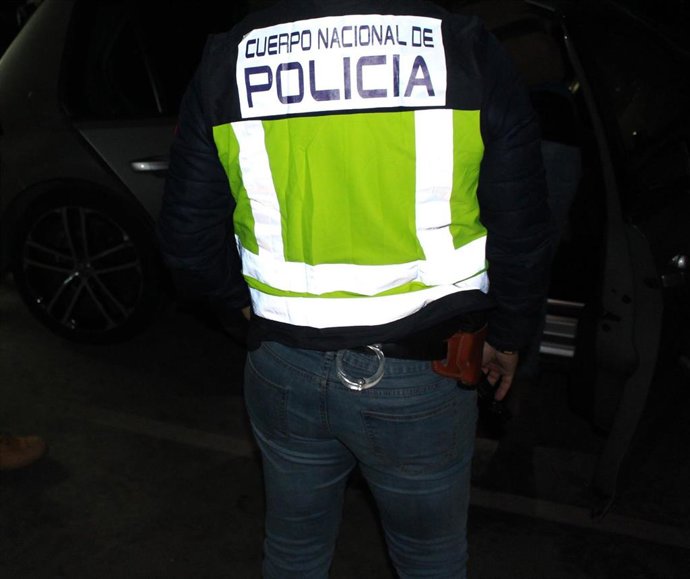 Archivo - Agente de Policía Nacional