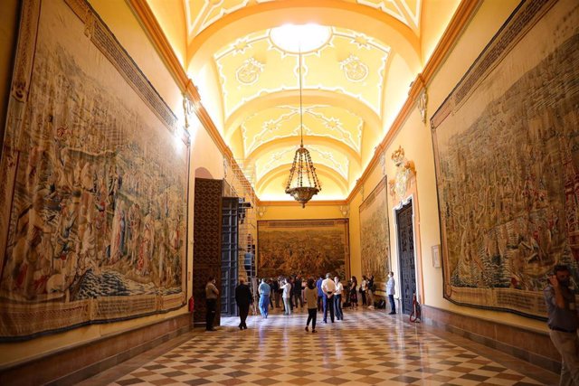 Archivo - Salón de los Tapices de los Reales Alcázares de Sevilla, que acogió el 21 de junio de 1982 la sesión constitutiva del Parlamento de Andalucía.