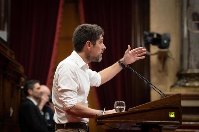 Archivo - El portavoz de los comuns en el Parlament, David Cid, en el Debate de Política General del Parlament el 30 de septiembre.