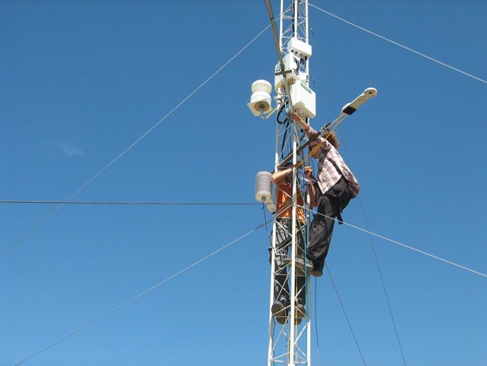 La investigadora del proyecto, en la Torre Eddy covarianza.