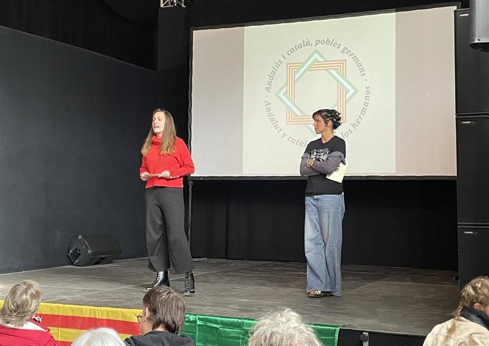 Mireia Vehí y Teresa Rodríguez en el acto 'Andaluz y catalán, pueblos hermanos' celebrado en Barcelona