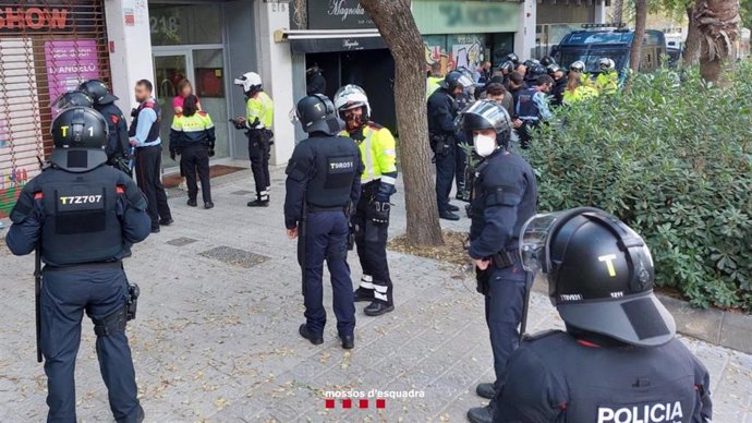 Cuatro detenidos en una intervención de los Mossos d'Esquadra en un 'after hour' de Barcelona