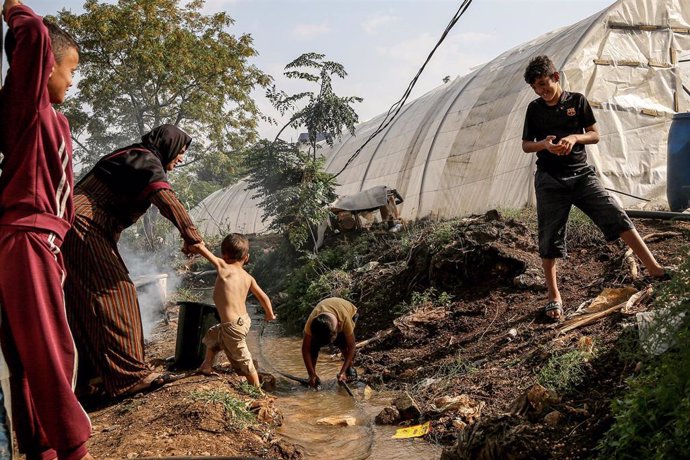 Agua contaminada en un campo de refugiados de Líbano