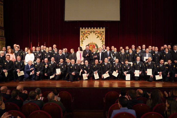 Valladolid reconoce y agradece la "impagable" labor de sus agentes por el Día de la Policía Municipal