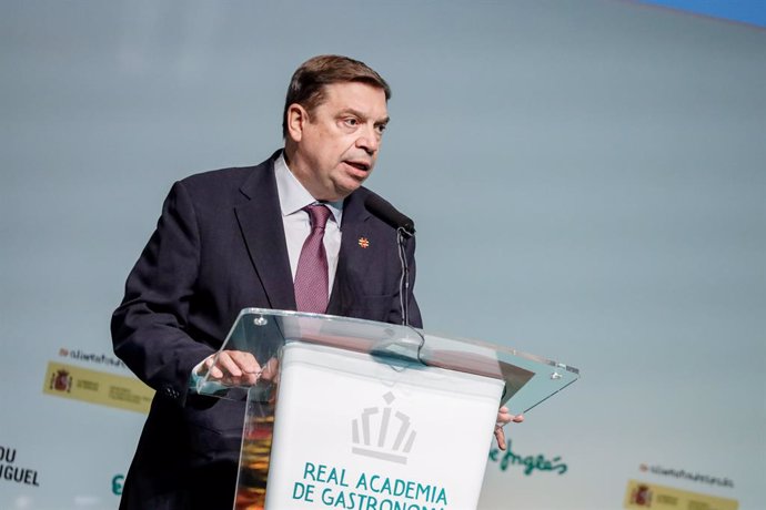 El ministro de Agricultura, Alimentación y Ganadería, Luis Planas, interviene durante la entrega de los 47 Premios Nacionales de Gastronomía, en el Auditorio 400 del Museo Nacional del Centro de Arte Reina Sofía, a 15 de noviembre de 2022, en Madrid (E