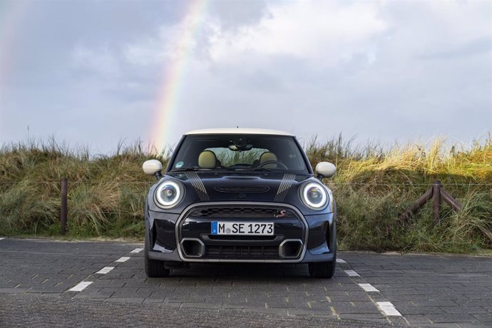 Mini Cooper S Resolute Edition con el color de carrocería 'Enigmatic Black'