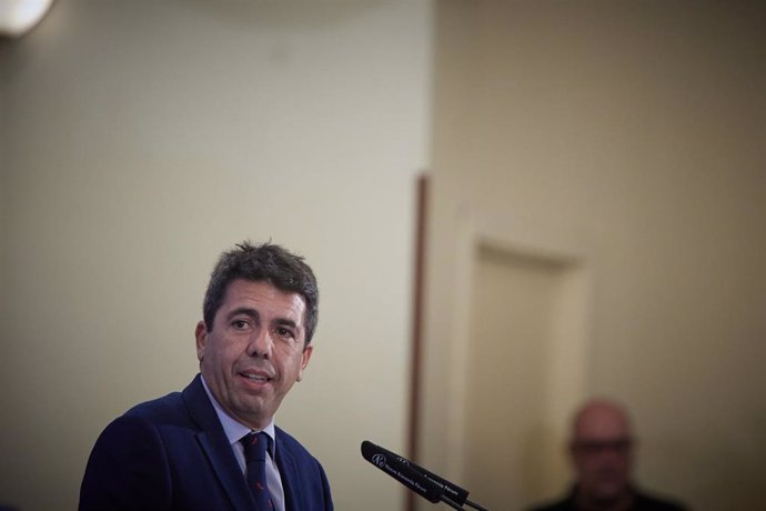 El líder del PP de la Comunidad Valenciana, Carlos Mazón, interviene durante el desayuno informativo organizado por Nueva Economía Fórum, en el Hotel Intercontinental, a 28 de noviembre de 2022, en Madrid (España).