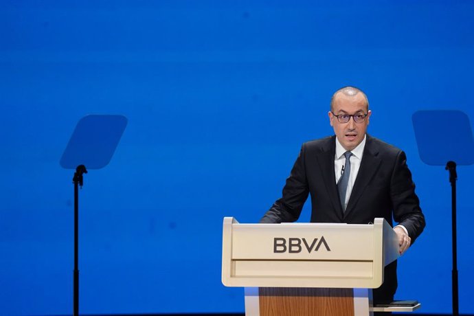 Archivo - El consejero delegado de BBVA, Onur Gen, interviene en la Junta General de Accionistas de BBVA, en el Palacio de Euskalduna, a 18 de marzo de 2022, en Bilbao, Euskadi (España). Durante su comparecencia, el presidente del BBVA ha afirmado que 