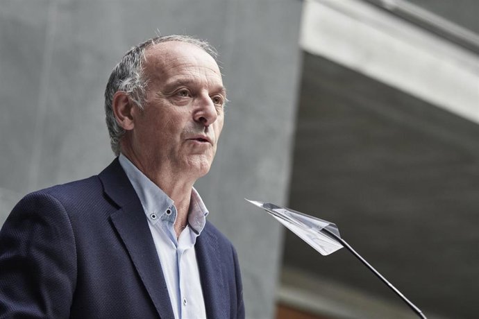 Archivo - El parlamentario de EH Bildu Adolfo Araiz.