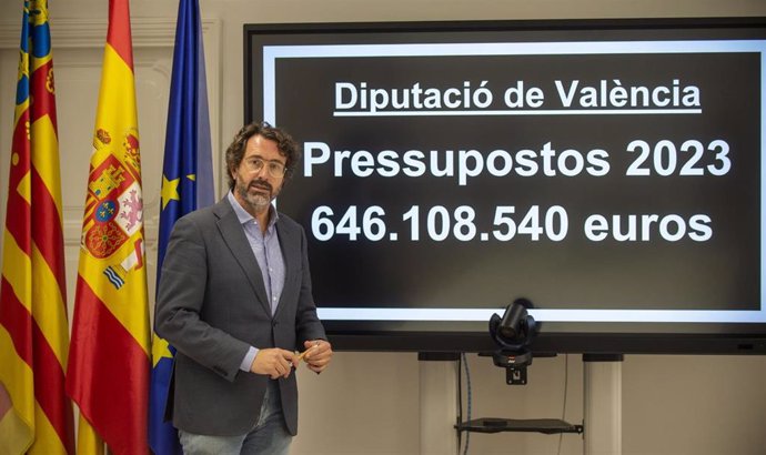 El diputado provincial de Hacienda en Valencia, Vicent Mascarell, presenta el presupuesto de la Diputación para 2023. 