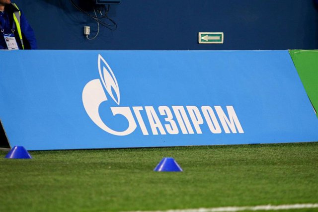 Archivo - Cartel de GAzprom en un estadio de San Petersburgo
