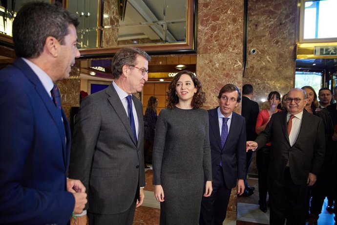 El líder del PP de la Comunidad Valenciana, Carlos Mazón; el presidente del PP, Alberto Núñez Feijóo; la presidenta de la Comunidad de Madrid, Isabel Díaz Ayuso y el alcalde de Madrid, José Luis Martínez-Almeida.