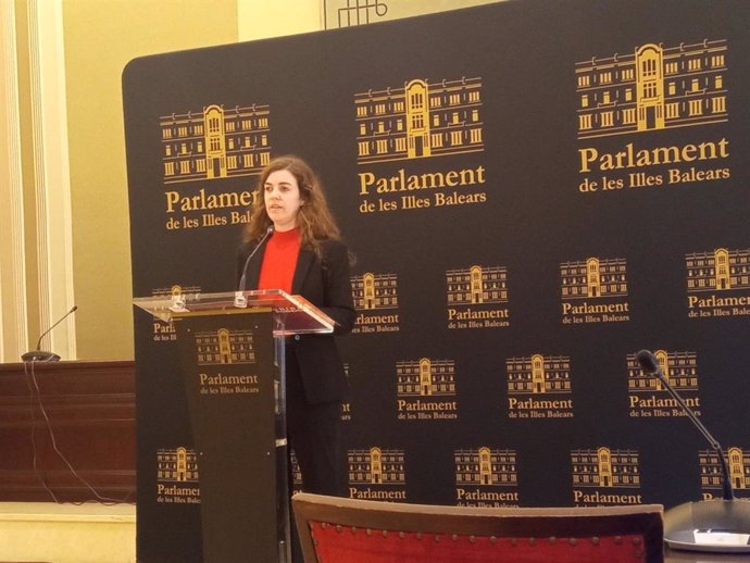 La portavoz adjunta de Unidas Podemos en el Parlament, Esperana Sans, en rueda de prensa.