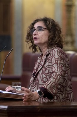 La ministra de Hacienda y Función Pública, María Jesús Montero, interviene durante una sesión plenaria en el Congreso de los Diputados, a 22 de noviembre de 2022, en Madrid (España). Los Presupuestos Generales del Estado (PGE) para 2023 llegaron al Plen