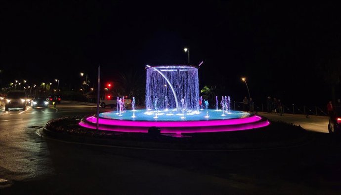 Fuente instalada en el acceso este al casco urbano de Estepona (Málaga)