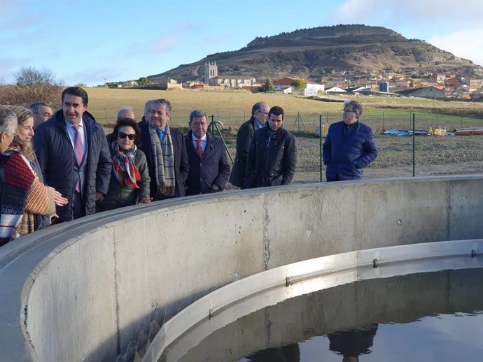 Suárez-Quiñones en la visita a la nueva depuradora de Castrojeriz.
